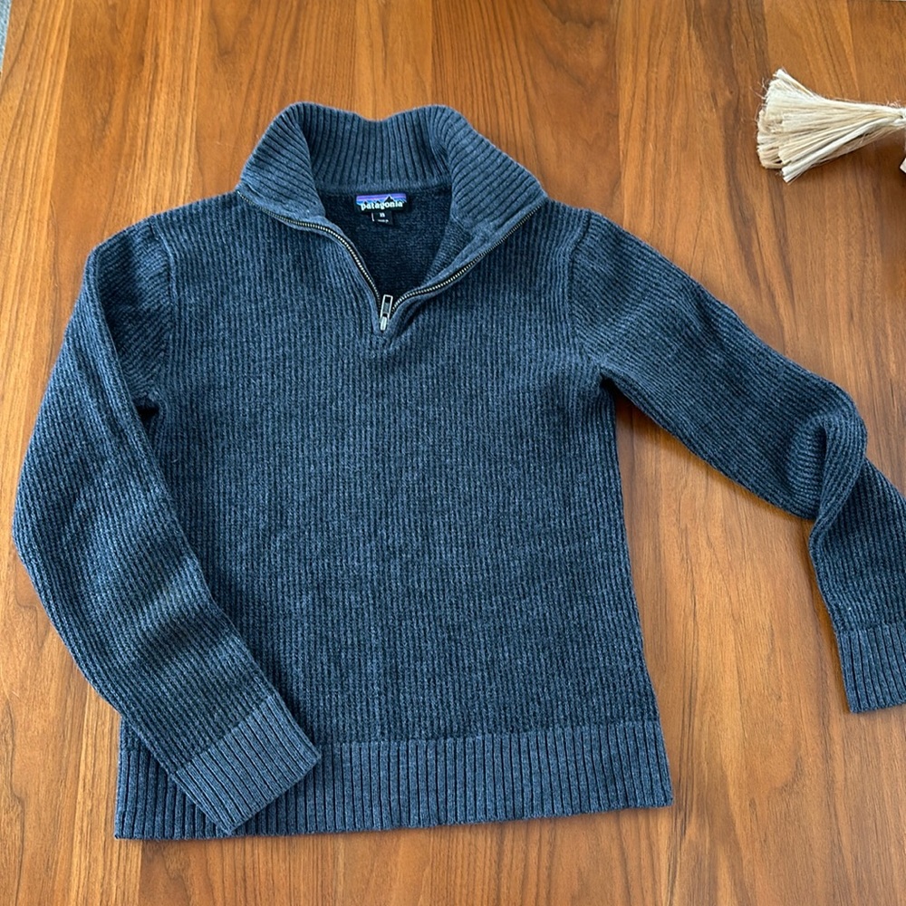 Men’s Patagonia Gray Pullover with Zipper Size XS
